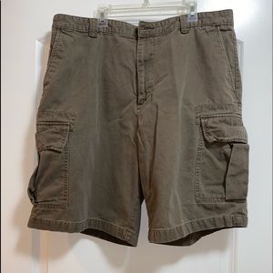 Men’s brown cargo shorts